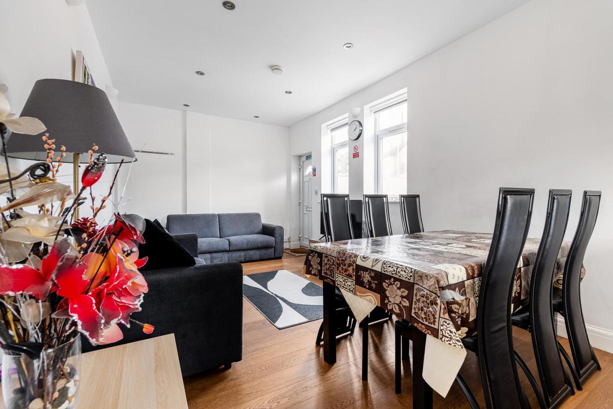 Spacious 2 Bed 2 Bath Apartment With Free Parking For 2 Cars And Underground Station Zone 2 For Quick Access To Central London Up To 10 Guests Zewnętrze zdjęcie