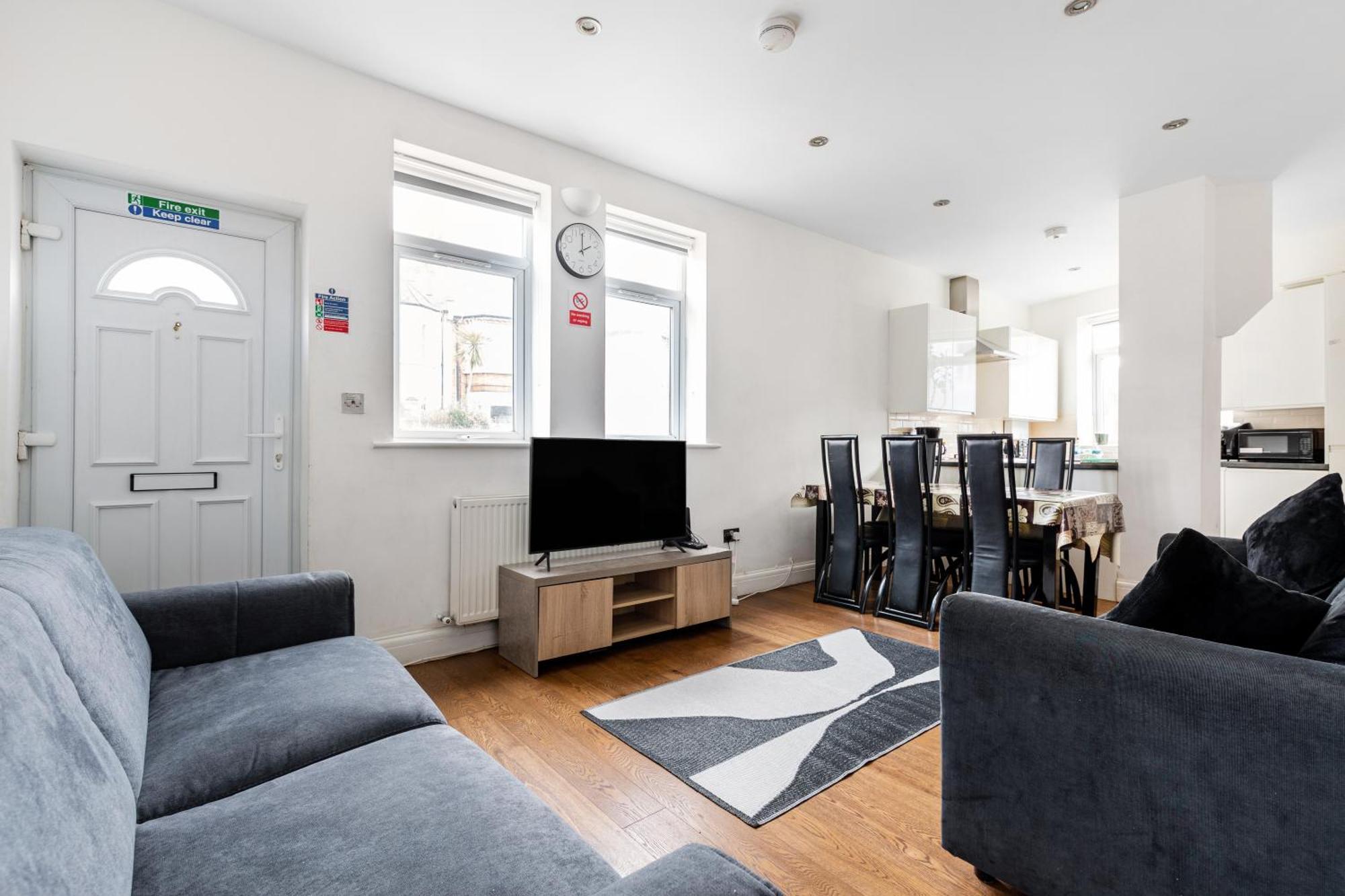 Spacious 2 Bed 2 Bath Apartment With Free Parking For 2 Cars And Underground Station Zone 2 For Quick Access To Central London Up To 10 Guests Zewnętrze zdjęcie