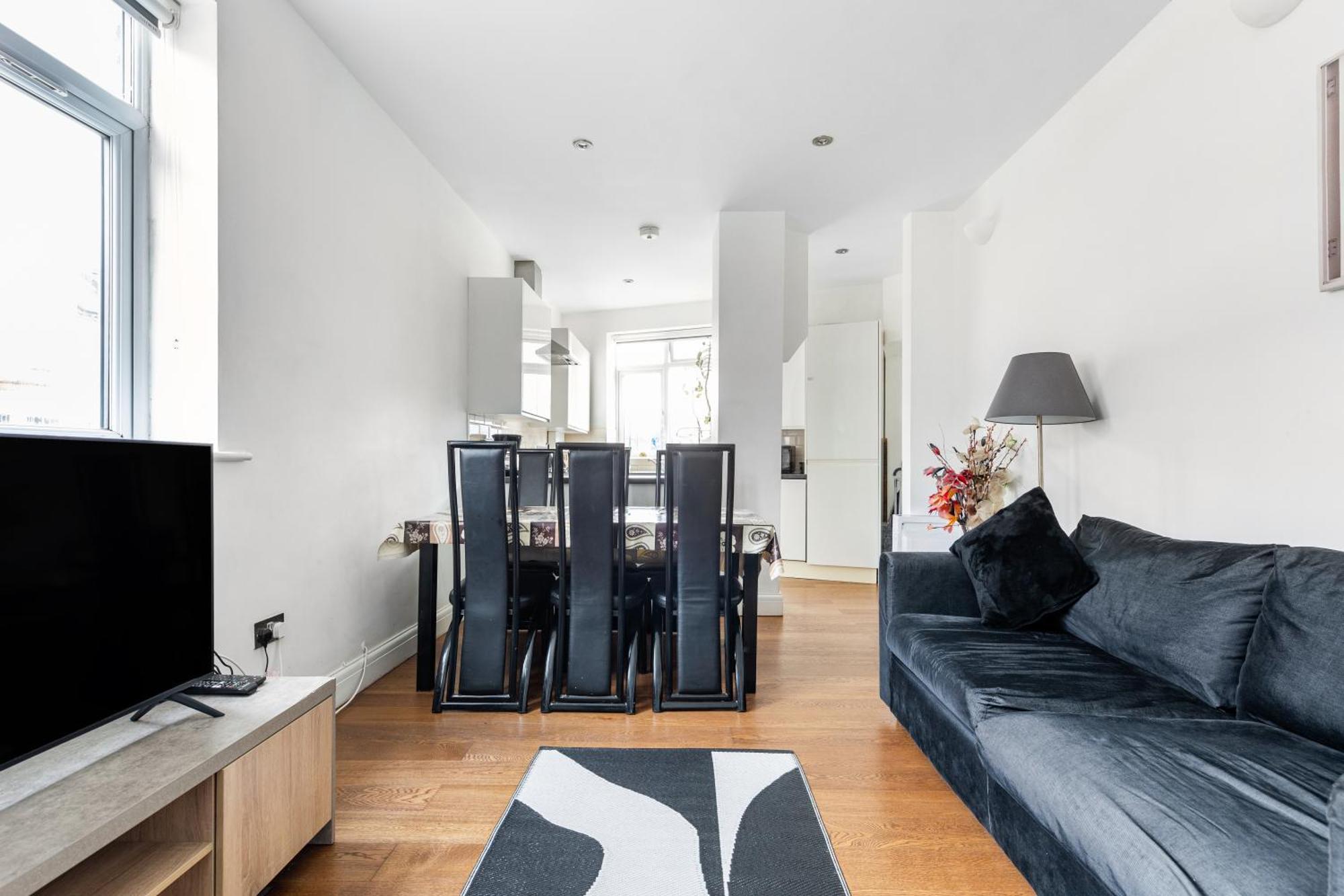 Spacious 2 Bed 2 Bath Apartment With Free Parking For 2 Cars And Underground Station Zone 2 For Quick Access To Central London Up To 10 Guests Zewnętrze zdjęcie