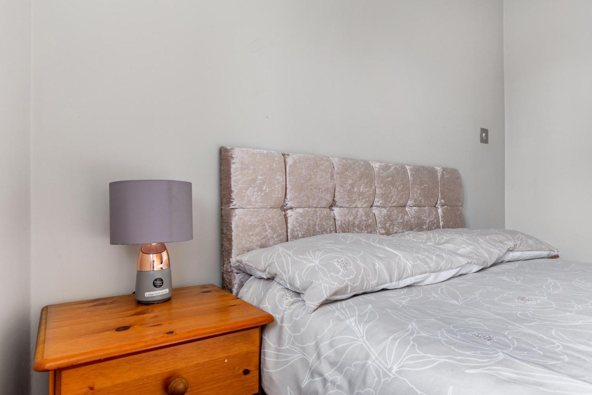 Spacious 2 Bed 2 Bath Apartment With Free Parking For 2 Cars And Underground Station Zone 2 For Quick Access To Central London Up To 10 Guests Zewnętrze zdjęcie