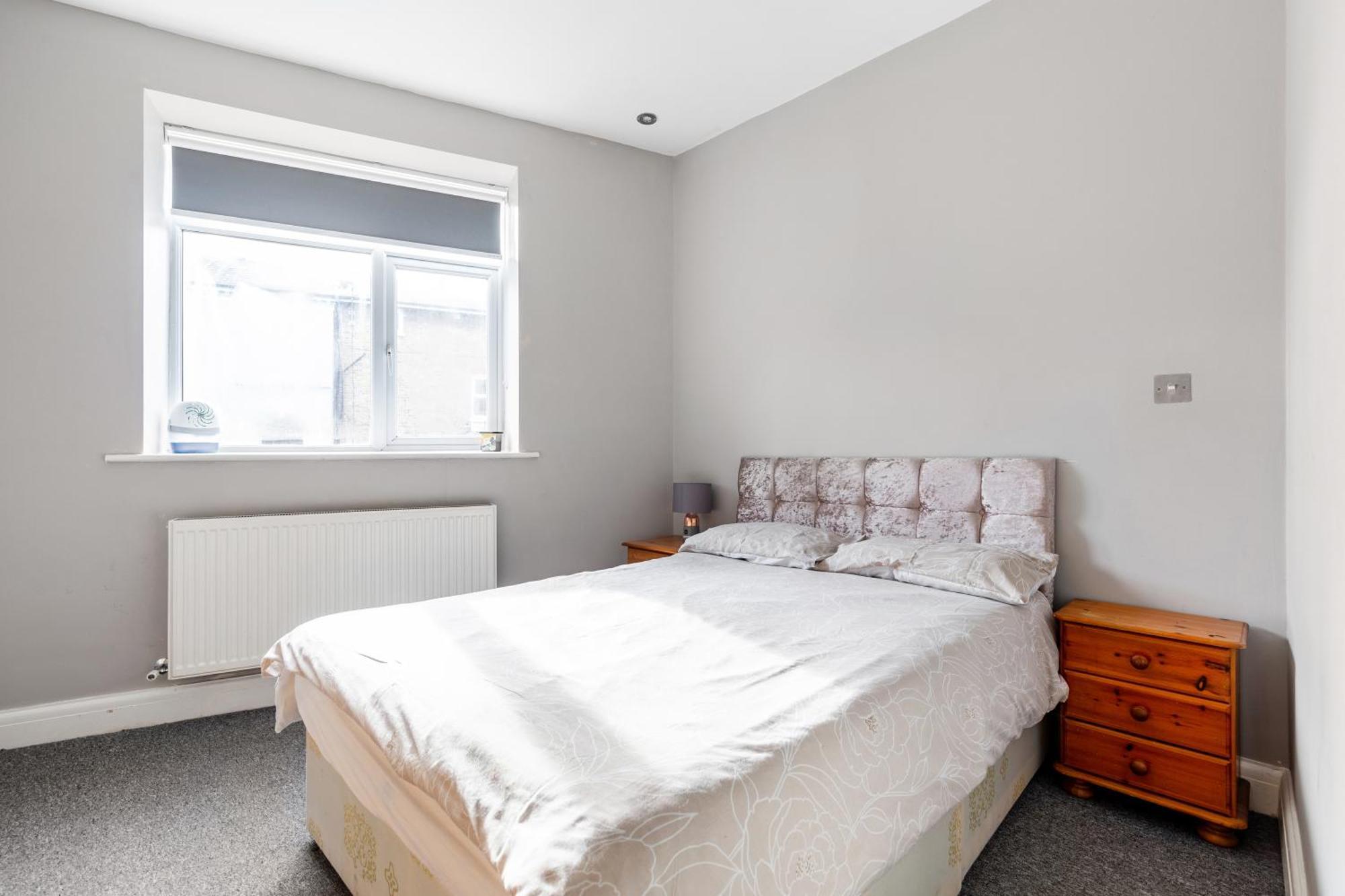 Spacious 2 Bed 2 Bath Apartment With Free Parking For 2 Cars And Underground Station Zone 2 For Quick Access To Central London Up To 10 Guests Zewnętrze zdjęcie