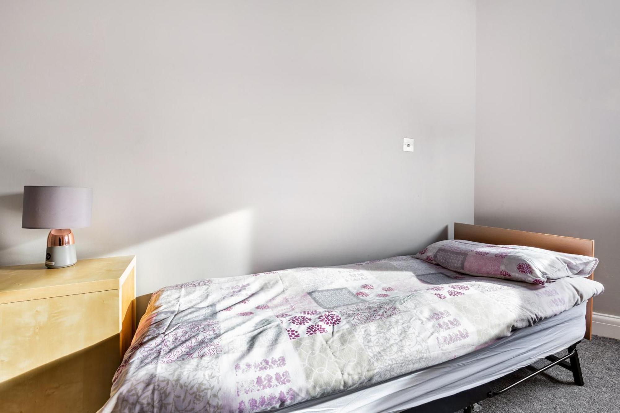Spacious 2 Bed 2 Bath Apartment With Free Parking For 2 Cars And Underground Station Zone 2 For Quick Access To Central London Up To 10 Guests Zewnętrze zdjęcie